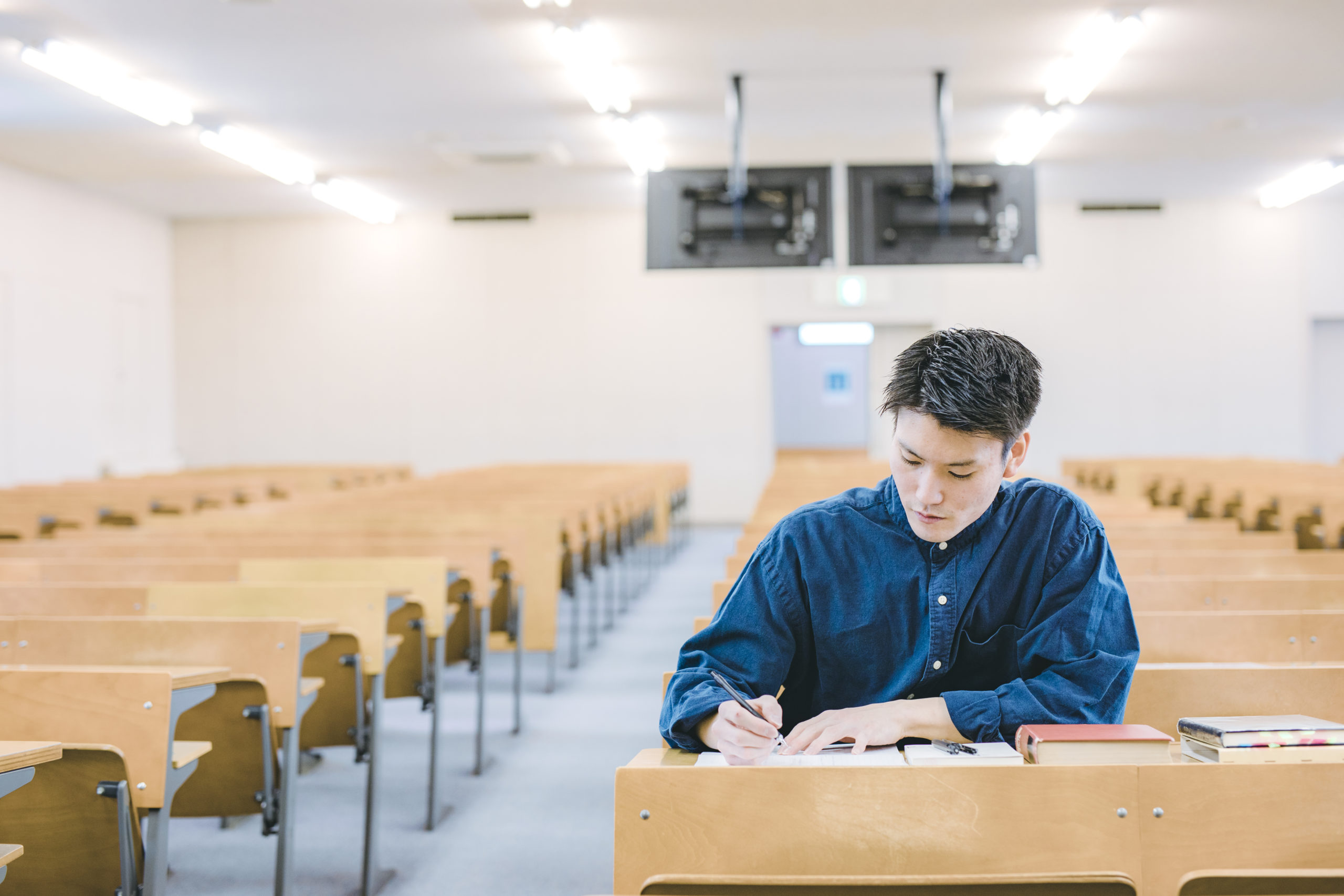 中古】 教員採用試験中学校・高等学校学習指導要領らくらくマスター ２０１４年度版/実務教育出版/資格試験研究会 人文/社会